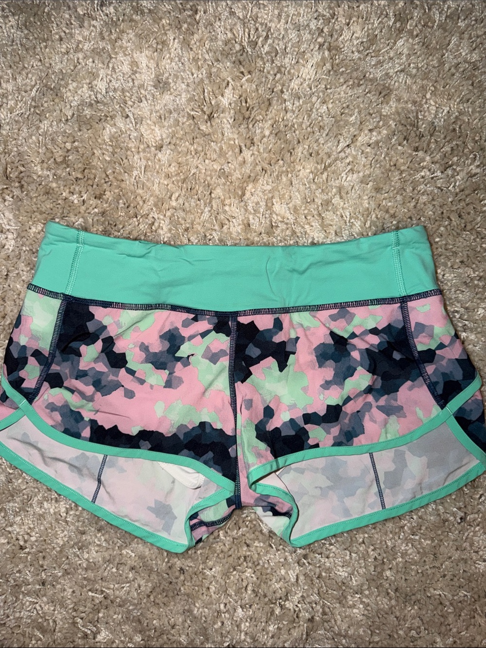 Lululemon Speed Short *4-way Stretch 2.5"
Clouded Dreams Multi / Menthol